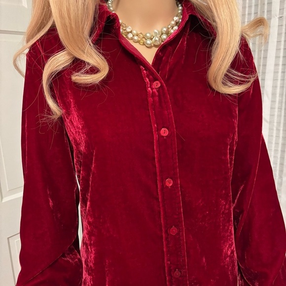 JOHN MARK VIBRANT RED VELVET TOP LARGE NEW WITHOUT TAGS IS FIGURE FLATTERING - Picture 1 of 7